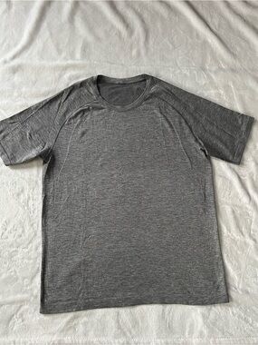 Lululemon Men's Grey Short-Sleeve Crewneck Shirt large size